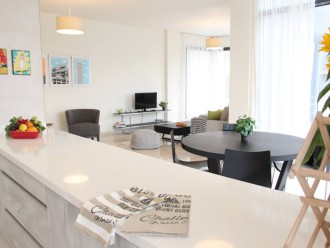 Modern 3 Bed 3 Bath Apt w/Sea View