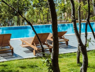 2 BD Chalet In Redrock With Beautiful Garden